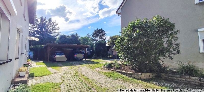 Immobilienmakler Erfurt: Zufahrt Grundstück mit 4 Stellplätzen