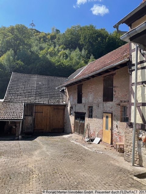 Immobilienmakler Erfurt: Hof mit Scheunen