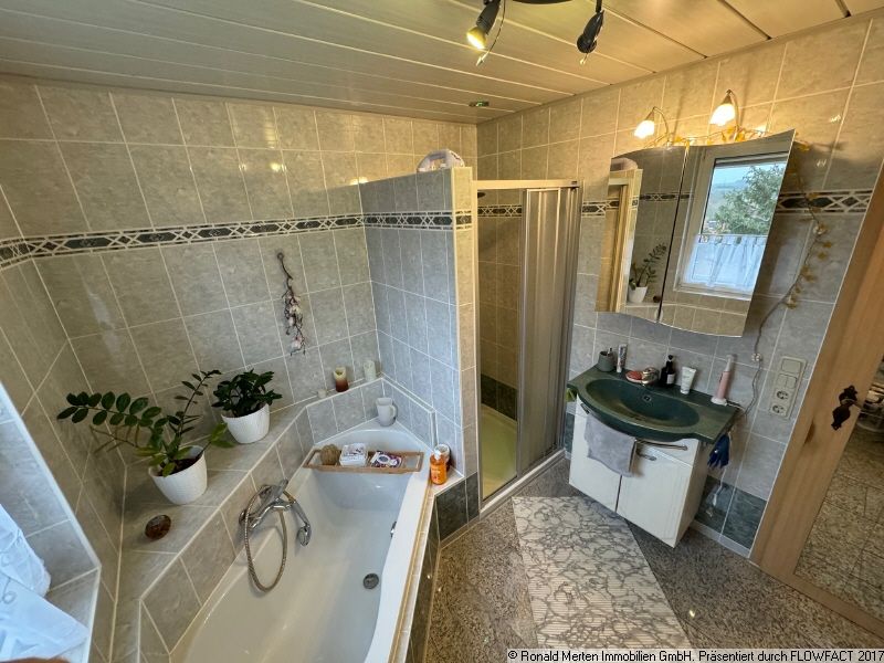 Immobilienmakler Erfurt: Bad EG