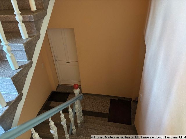 Immobilienmakler Erfurt: Treppenhaus Bild 2