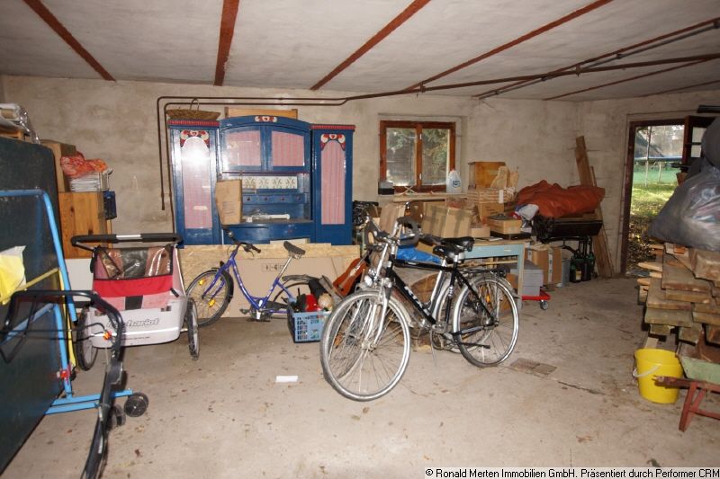 Immobilienmakler Erfurt: Nebengebäude grosse Garage