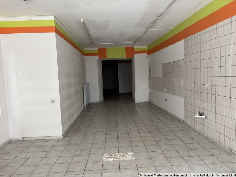 Immobilienmakler Erfurt: mittlerer Laden Leerstand