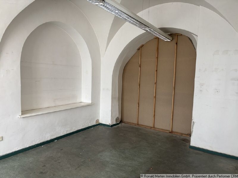 Immobilienmakler Erfurt: linkes Ladenbüro Leerstand