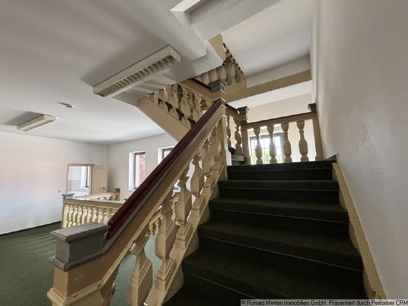 Immobilienmakler Erfurt: stilvolles Treppenhaus