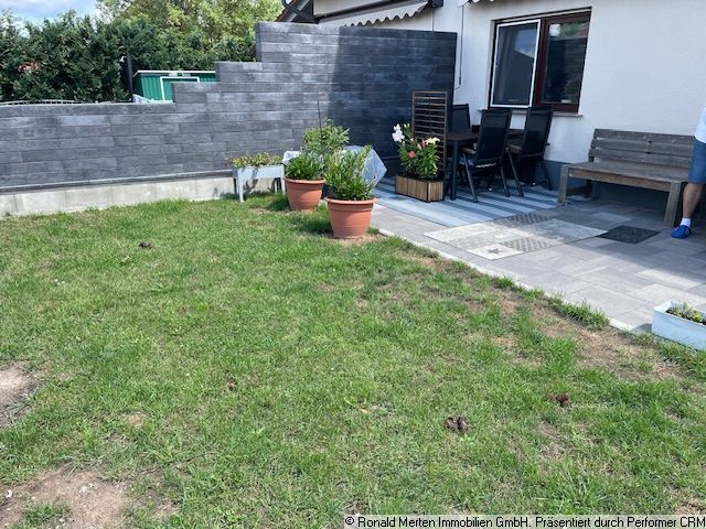 Immobilienmakler Erfurt: Haus links Garten