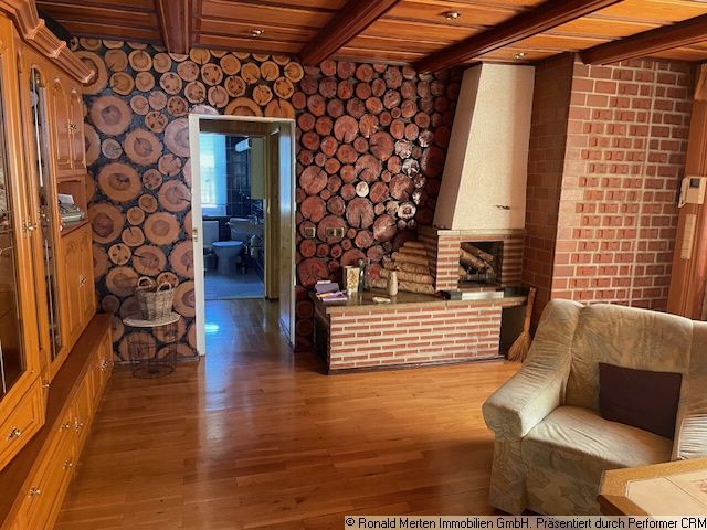 Immobilienmakler Erfurt: Wohnzimmer Bild2 Kamin