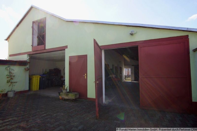 Immobilienmakler Erfurt: Stallgebäude Durchfahrt