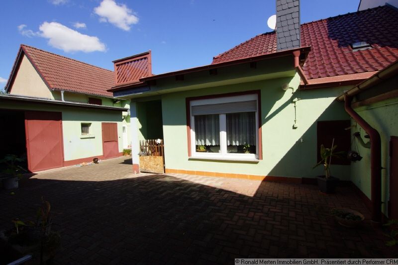 Immobilienmakler Erfurt: Rückseite Wohnhaus und Nebengebäude