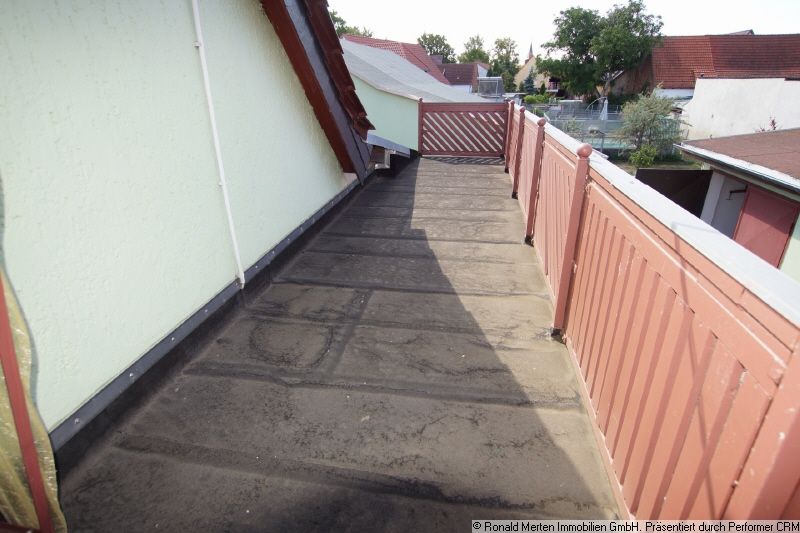 Immobilienmakler Erfurt: Balkon im DG