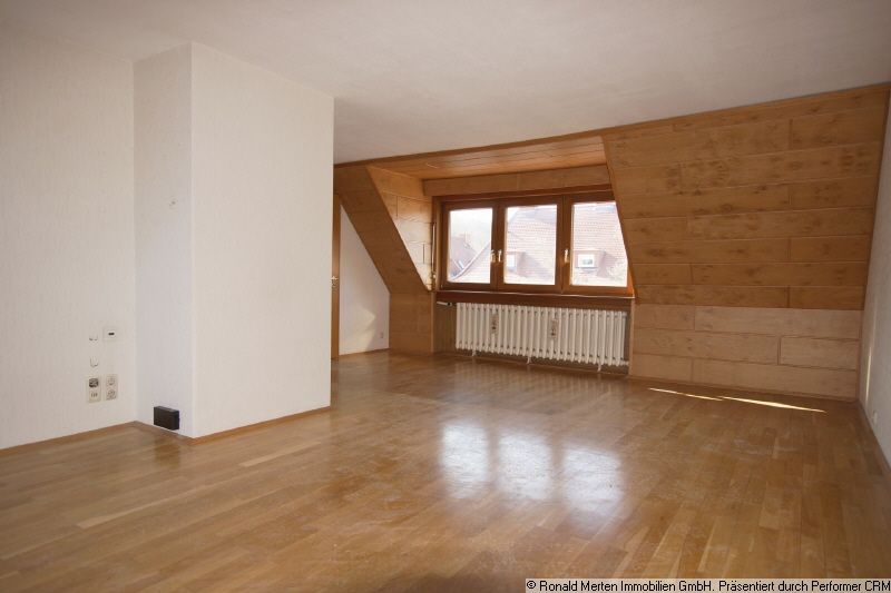 Immobilienmakler Erfurt: DG grosses Zimmer Bild 3