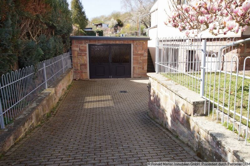 Immobilienmakler Erfurt: Garagenzufahrt