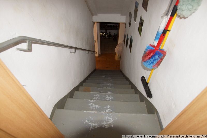 Immobilienmakler Erfurt: Treppe EG zum KG