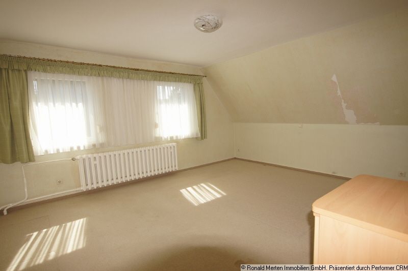 Immobilienmakler Erfurt: Schlafzimmer DG Bild 1