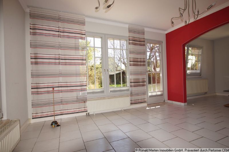 Immobilienmakler Erfurt: Wohnbereich mit Terrassenausgang