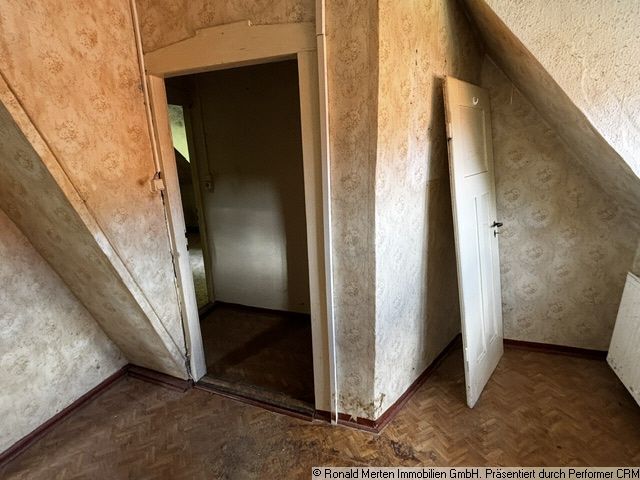 Immobilienmakler Erfurt: DG Zimmer 2