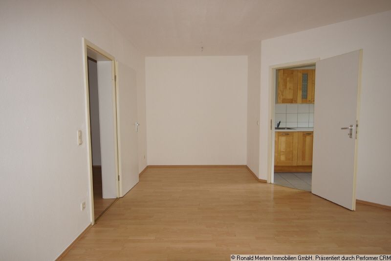 Immobilienmakler Erfurt: Essecke im Wohnzimmer
