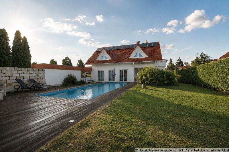 Immobilienmakler Erfurt: Garten_mit_Pool