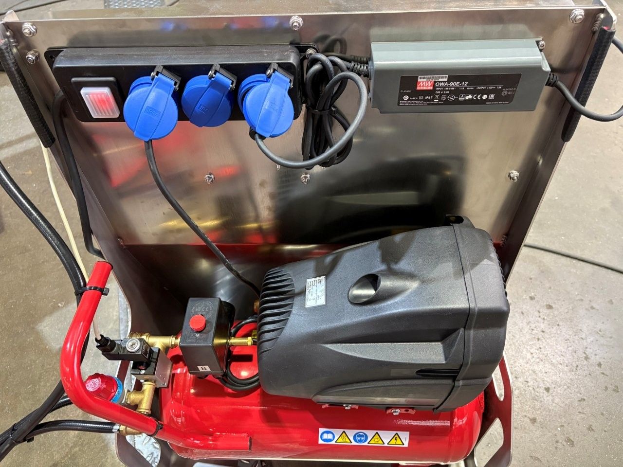 Image description text